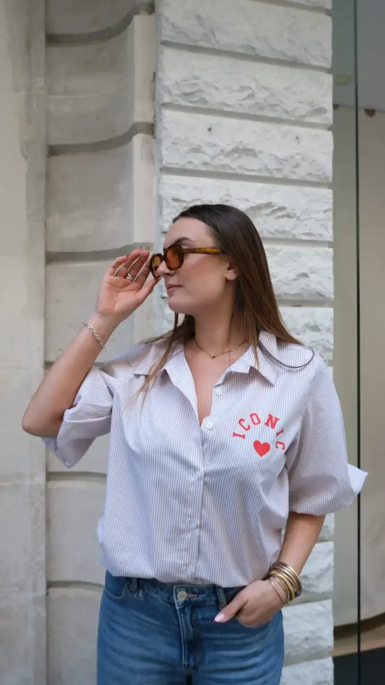 Chemise Iconic rayée en coton avec manches ballon et inscription sur la poche poitrine